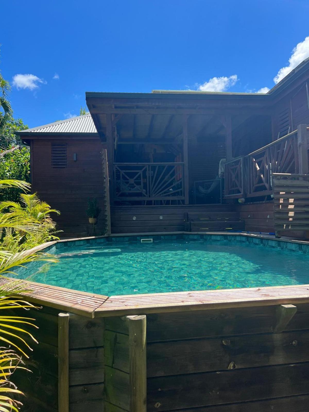 La Kaz A Pepes, Charmant Logement Avec Piscine Lamentin Bagian luar foto
